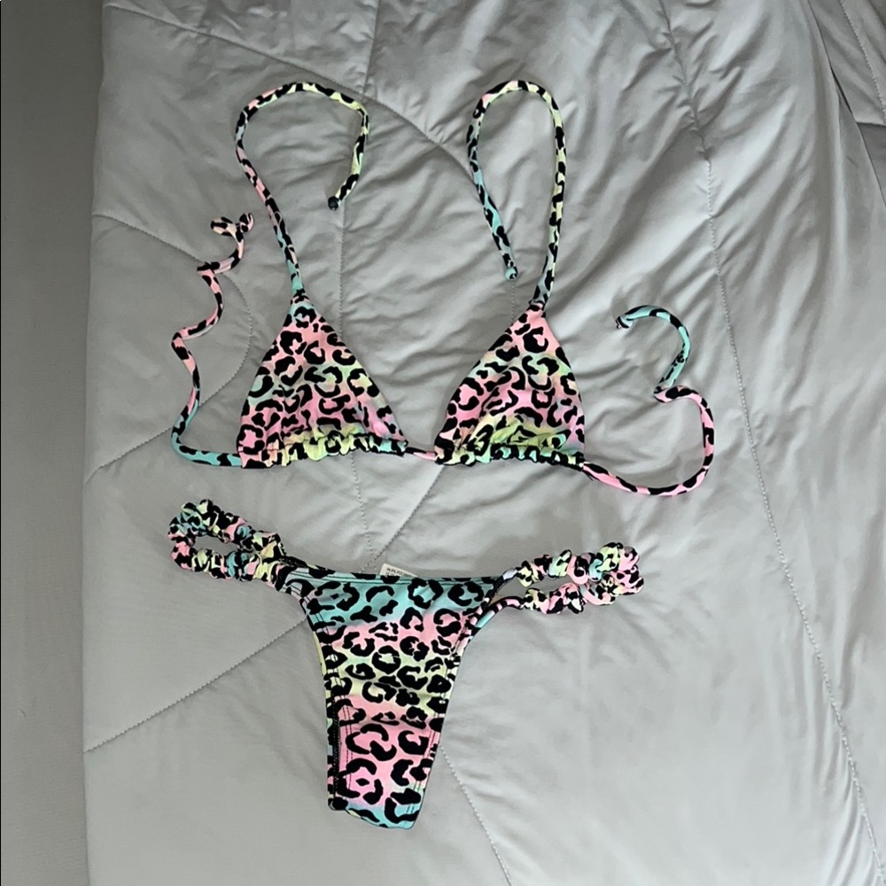 REINA OLGA BIKINI